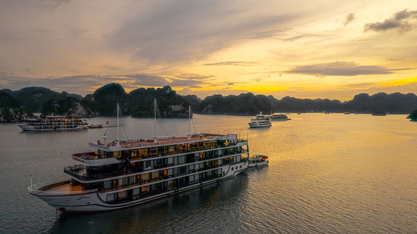 Du thuyền La Regina Grand 5 sao vịnh Lan Hạ