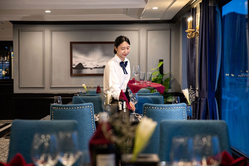 Du thuyền Doris cruise 5 sao vịnh Lan Hạ