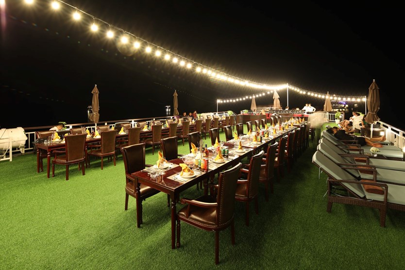 Du thuyền Dora cruise 5 sao vịnh Lan Hạ