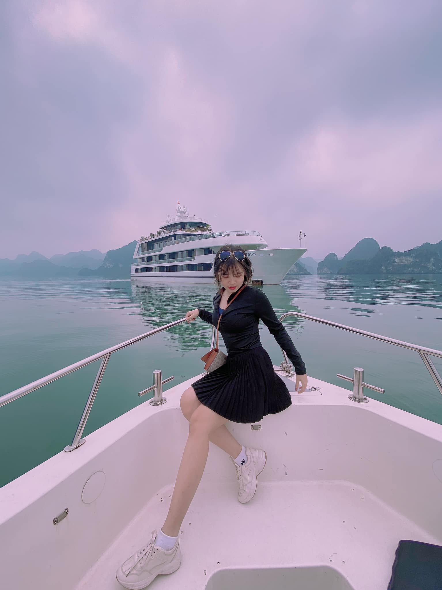 20 phút cano cao tốc thăm quan vịnh Lan Hạ