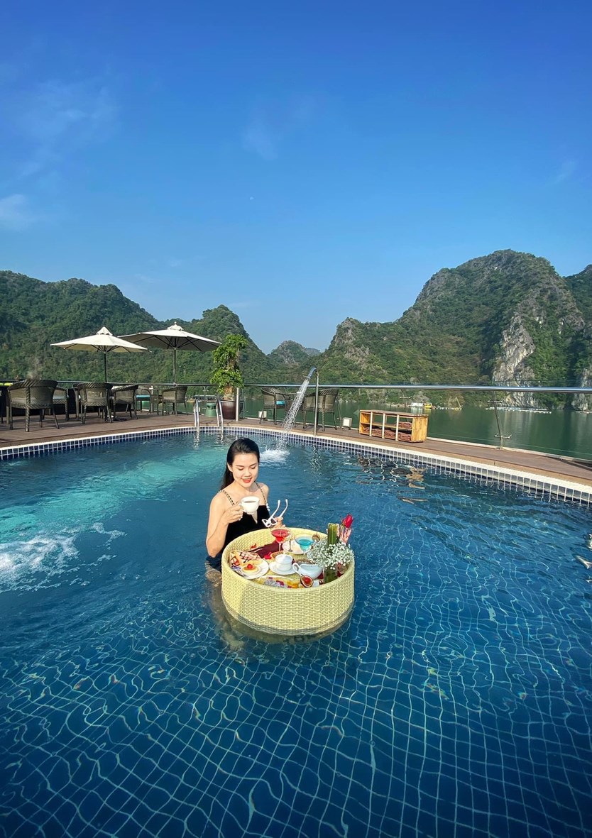 Du thuyền Stellar of the Seas chuẩn 5 sao