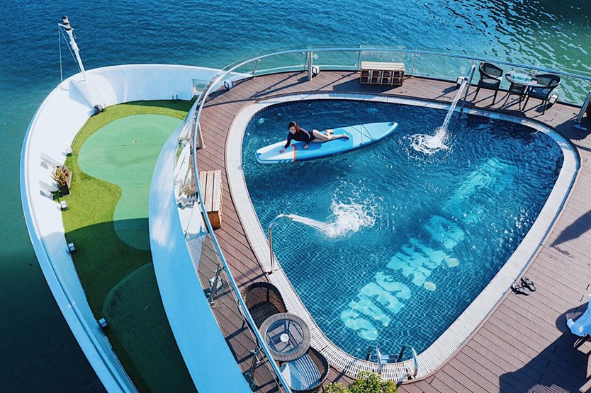 Du thuyền Stellar of the Seas chuẩn 5 sao