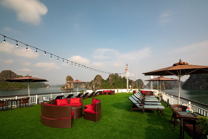 Du thuyền Dora cruise 5 sao vịnh Lan Hạ