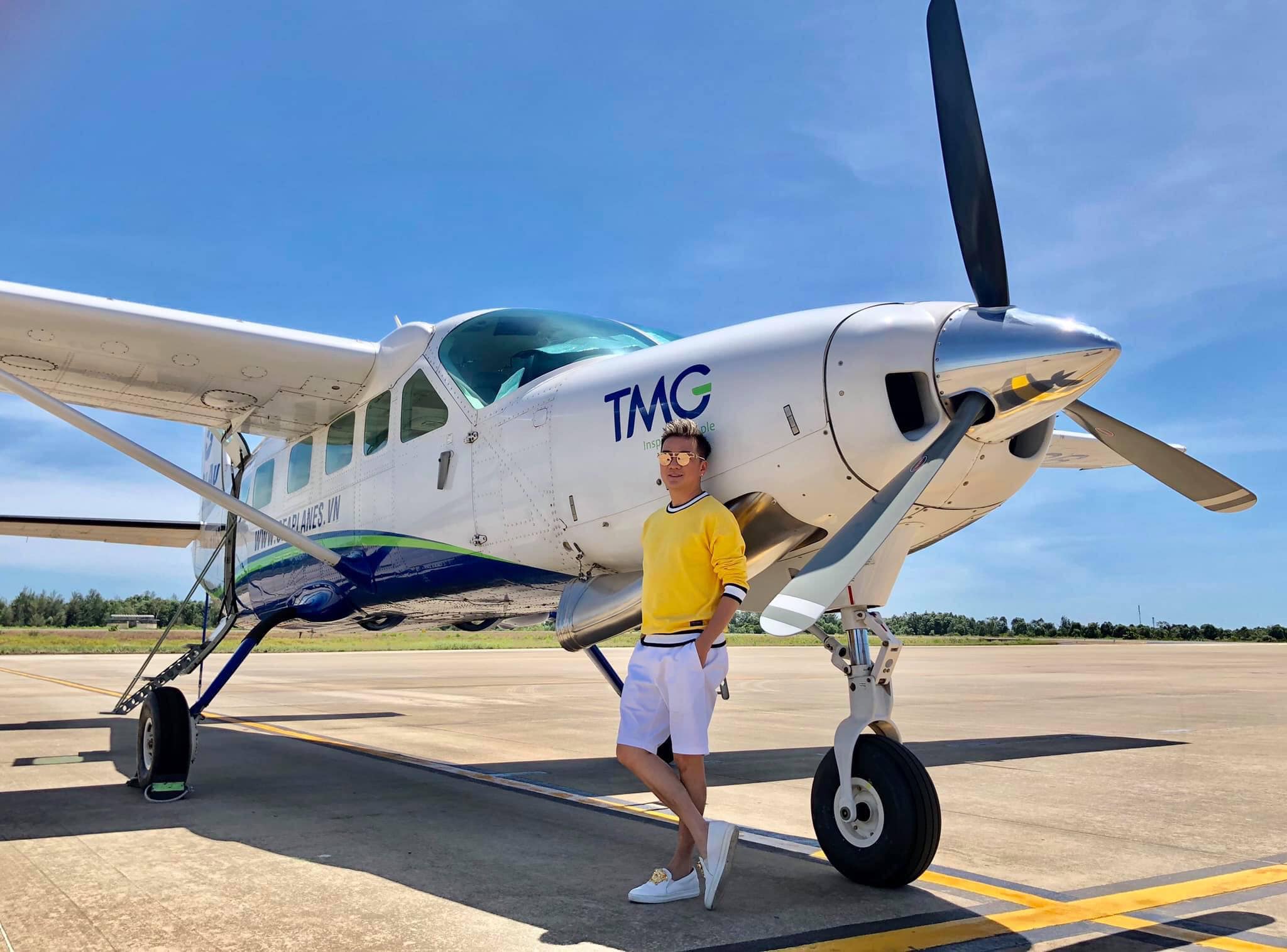 Thuỷ phi cơ vịnh Hạ Long và những điều cần biết 13 ca sĩ Đàm Vĩnh Hưng mặc hàng hiệu chụp ảnh check in cùng chiếc thuỷ phi cơ Hải Âu sang chảnh