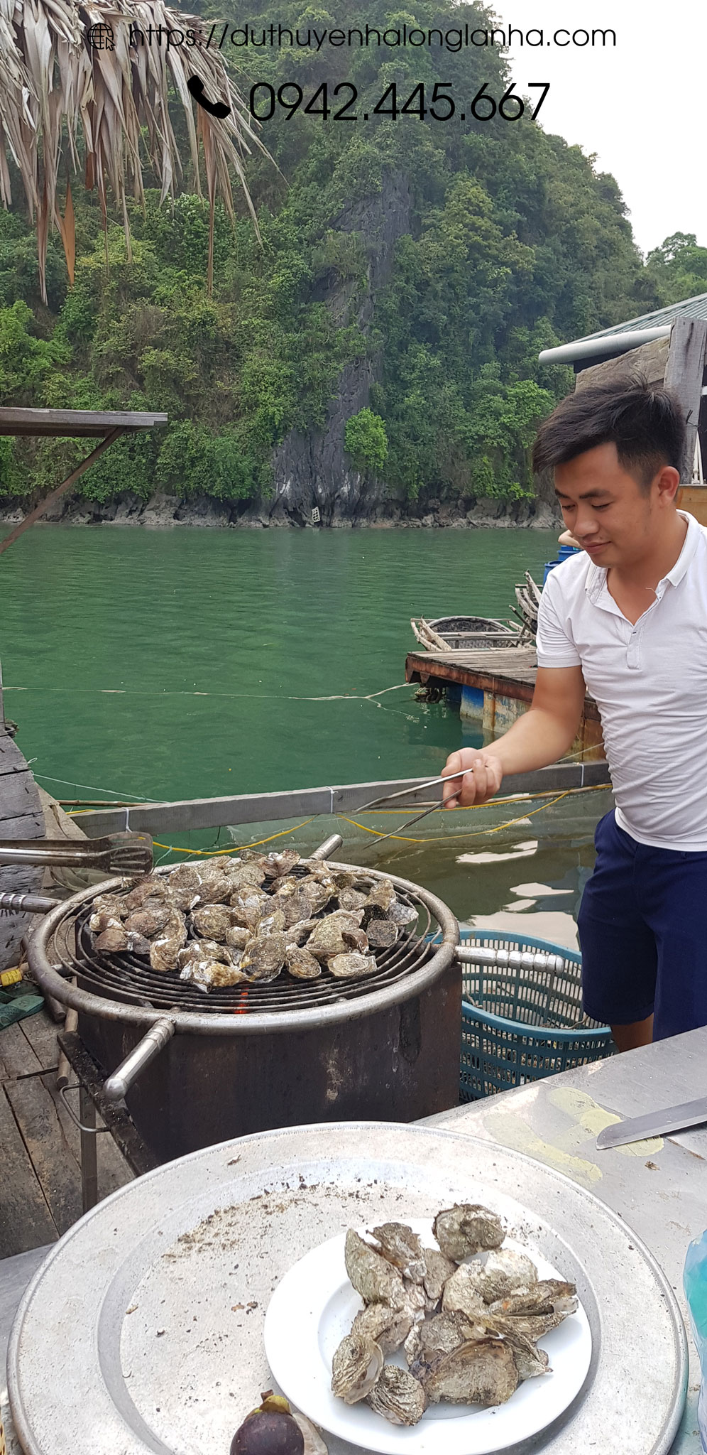 Du thuyền cá nhân hạng sang cho thuê tại Hạ Long 45 Nướng hầu, ăn hải sản tươi sống trên bè giữa vịnh Hạ Long