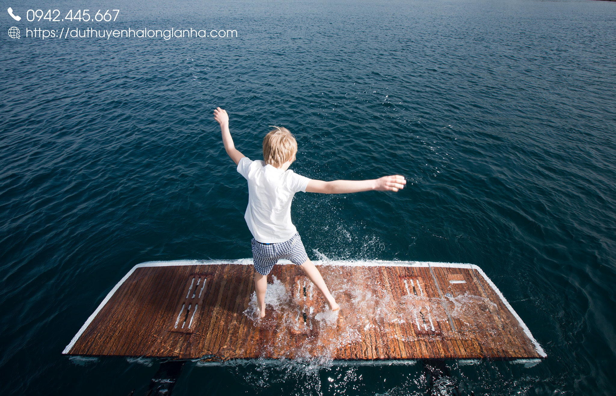 Du thuyền cá nhân hạng sang cho thuê tại Hạ Long 26 Sàn bơi thuỷ lực là thiết bị đắt nhất trên du thuyền cá nhân hạng sang