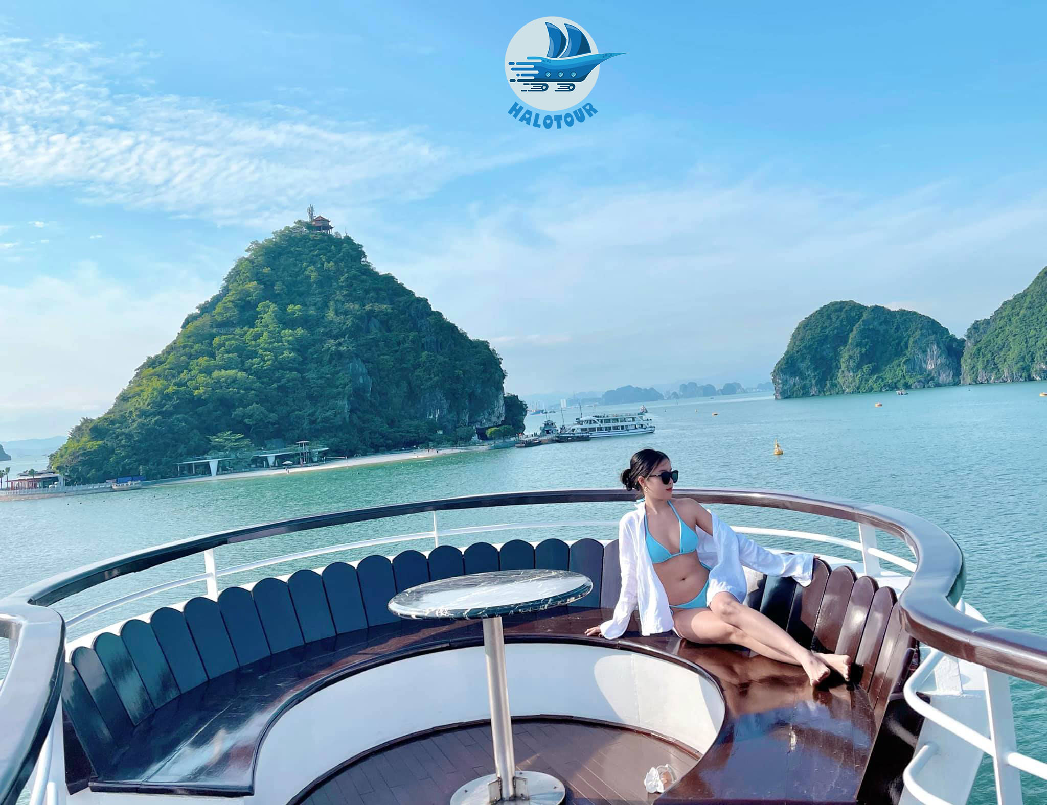 Ảnh đảo Titop trên vịnh Hạ Long được du khách chụp từ sundeck (sân thượng) tàu 5* Ambassador cruise