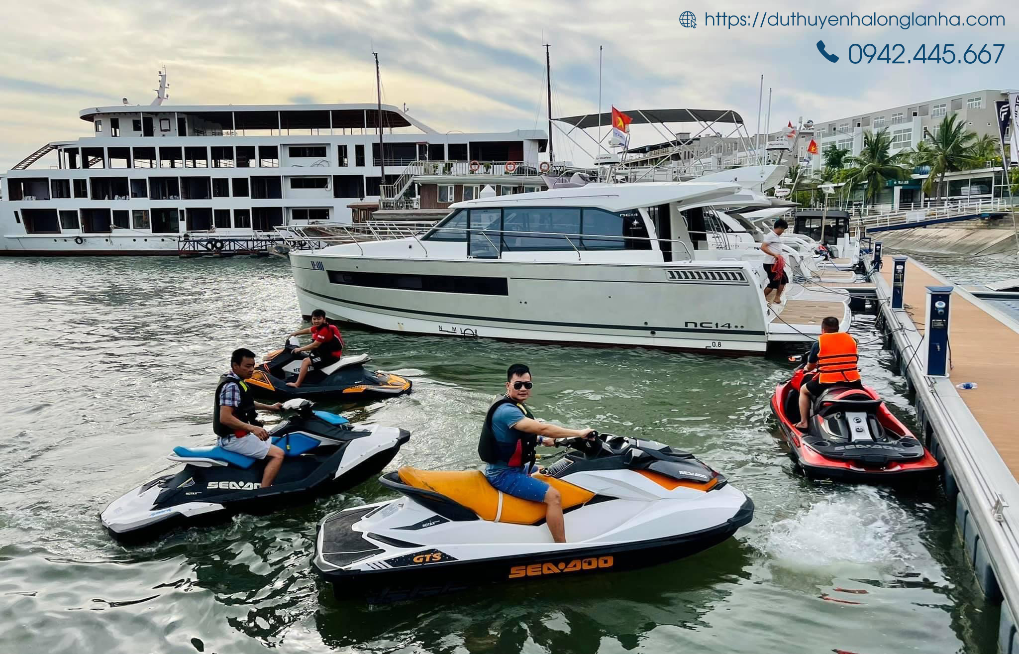 Du thuyền cá nhân hạng sang cho thuê tại Hạ Long 9 Dịch vụ xe máy nước đi kèm tour tour du thuyền cá nhân cao cấp tại Hạ Long