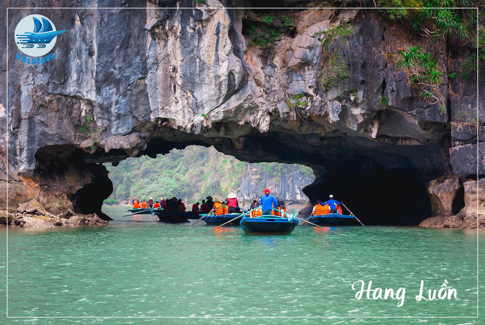 Hang Luôn là địa điểm tham quan thú vị bằng thuyền nan và thuyền kayak thuộc tuyến 2 vịnh Hạ Long