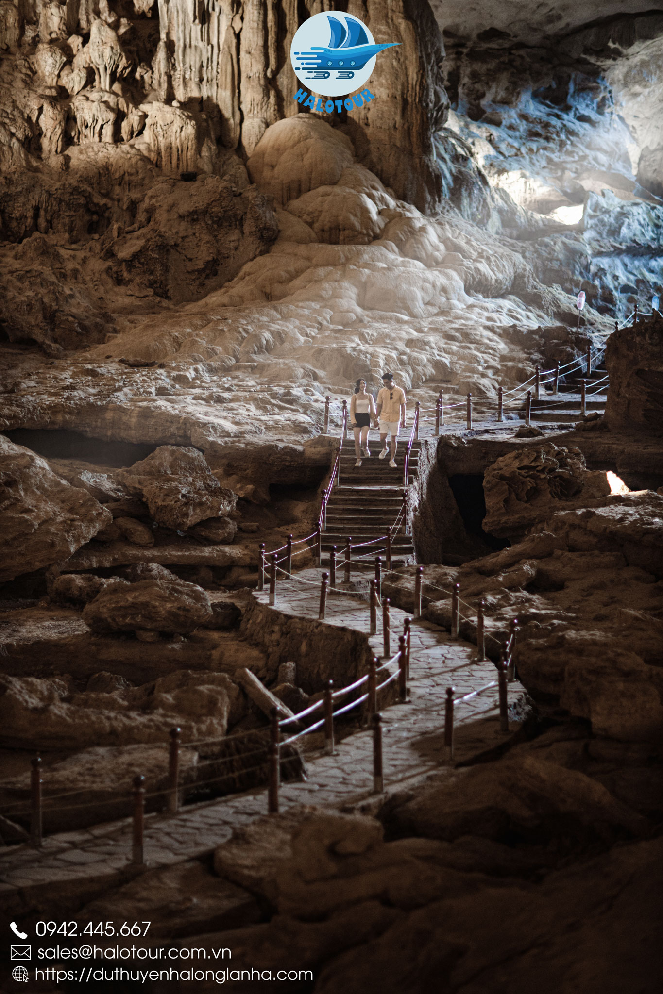 Hang Sửng Sốt gây ấn tượng với những nhũ đá nhiều màu sắc và là 1 trong những địa điểm tham quan không thể bỏ qua thuộc tuyến 2 vịnh Hạ Long