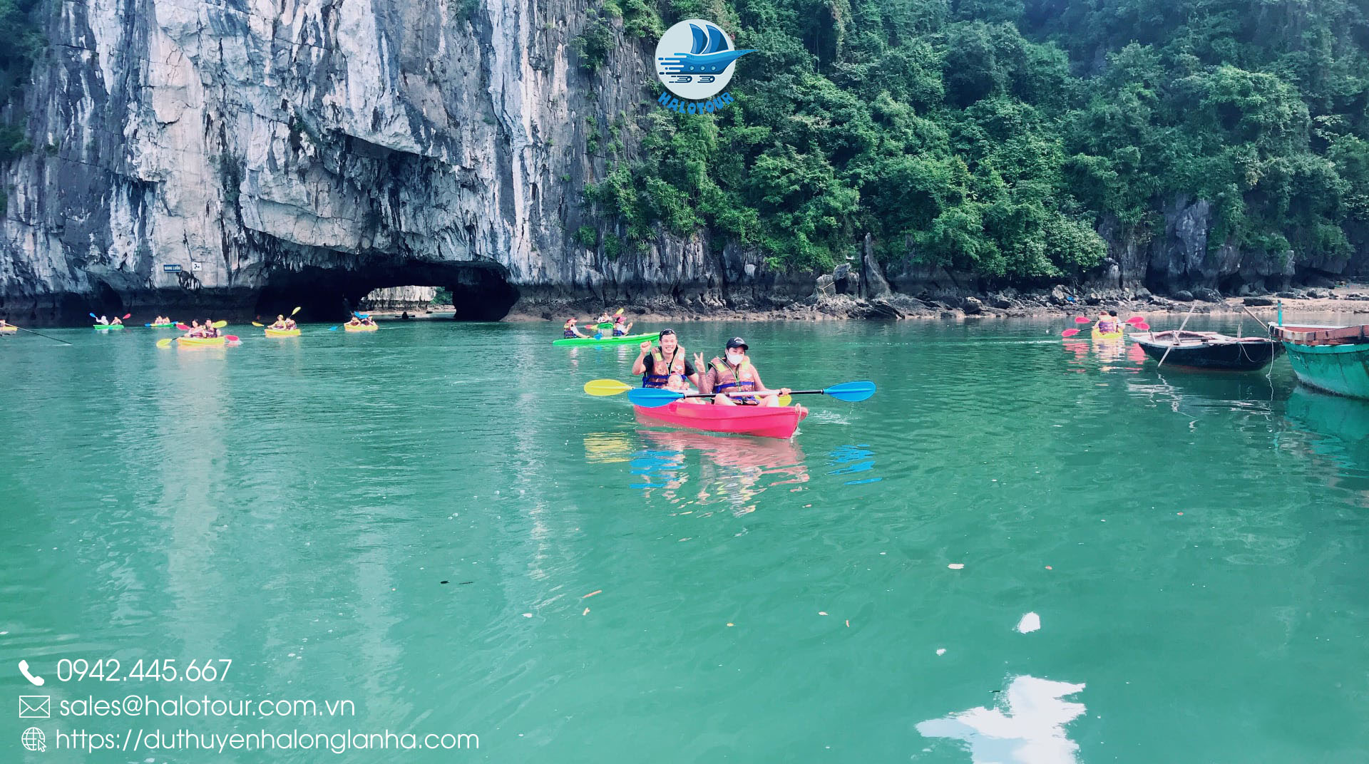 Hang Luồn là địa điểm tuyệt vời để chèo kayak trên vịnh Hạ Long thuộc tuyến tham quan số 2