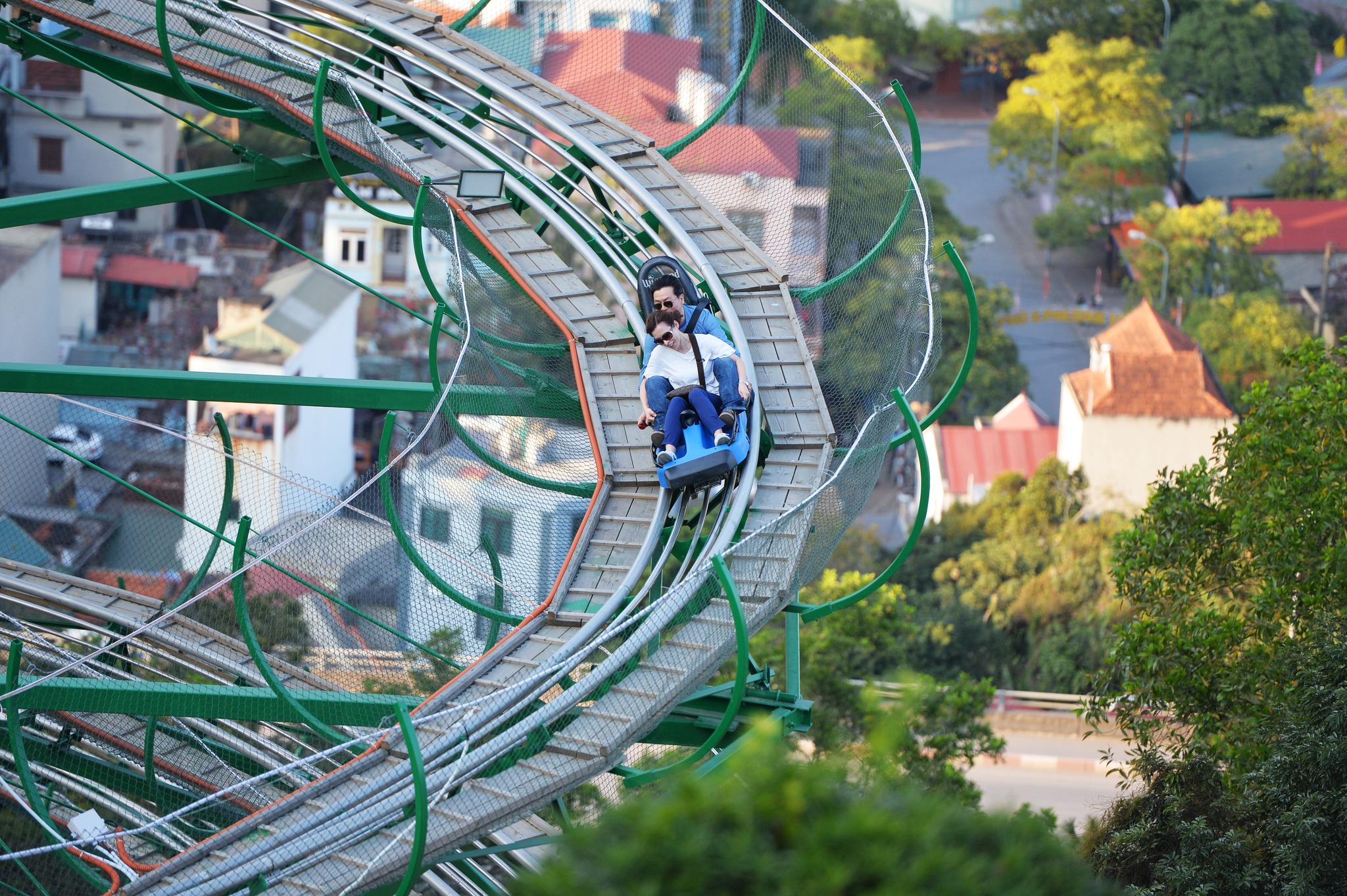 Công viên Sunworld Hạ Long Park có gì chơi??? 40 Trò làn trượt samurai ở Khu đồi huyền bí tại Sunworld Hạ Long, Quảng Ninh rất thú vị, ít mạo hiểm hơn so với các trò chơi tại công viên Rồng