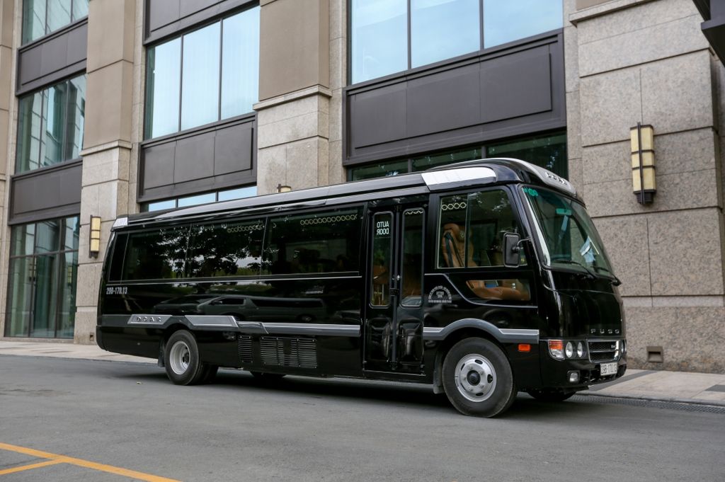 Cách di chuyển tới Hạ Long cập nhật mới nhất 2023 15 Cách di chuyển tới Hạ Long bằng xe Fuso Dcar Limousine 19 chỗ tiết kiệm hơn Limousine 9 chỗ và đi nhanh hơn xe khách thông thường do đi cao tốc và không bắt khách dọc đường. Liên hệ ngay Halotour để đặt dịch vụ