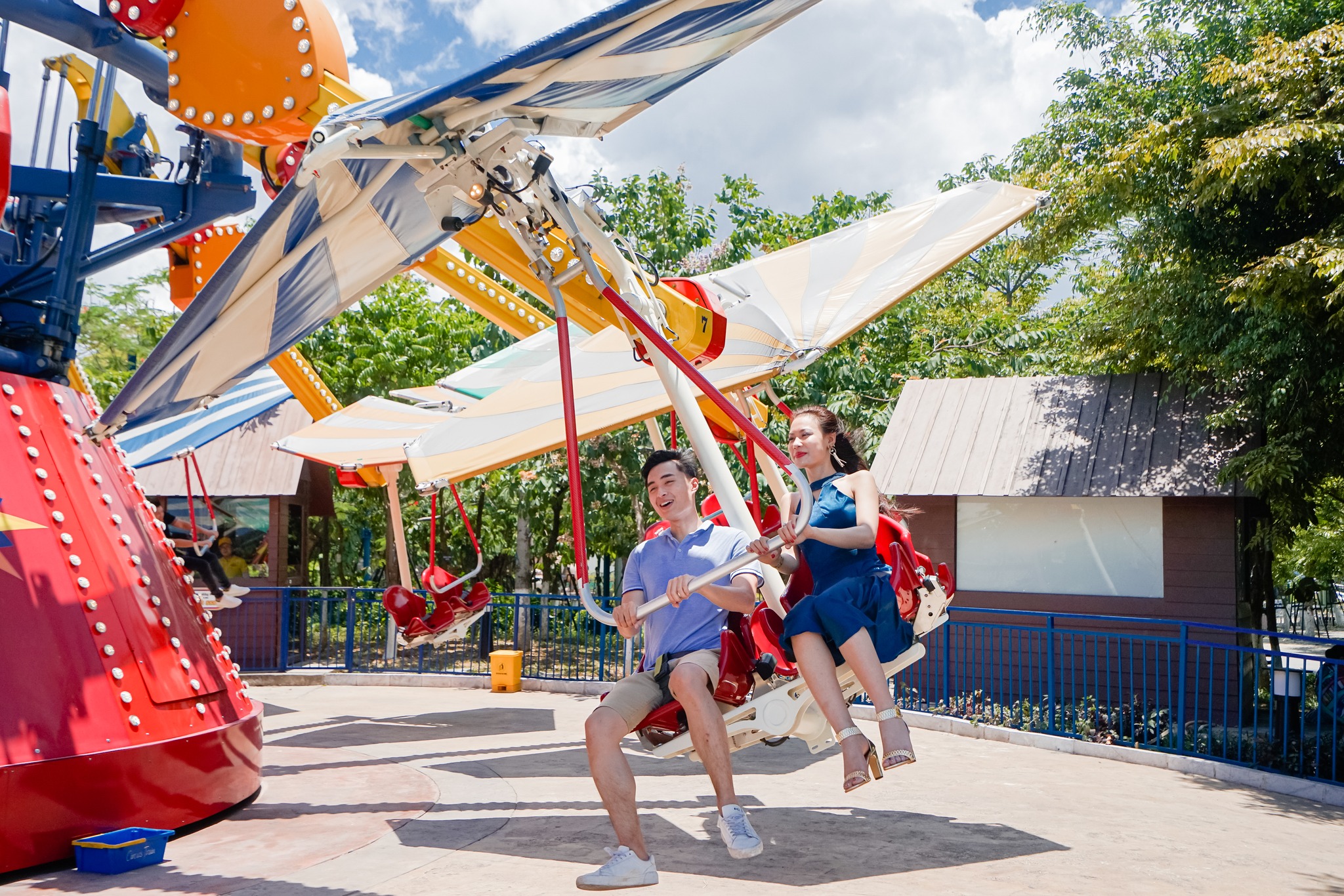 Trò Thằn lằn bay rất thú vị để chơi cùng bạn gái trong công viên Rồng Sunworld Hạ Long Park