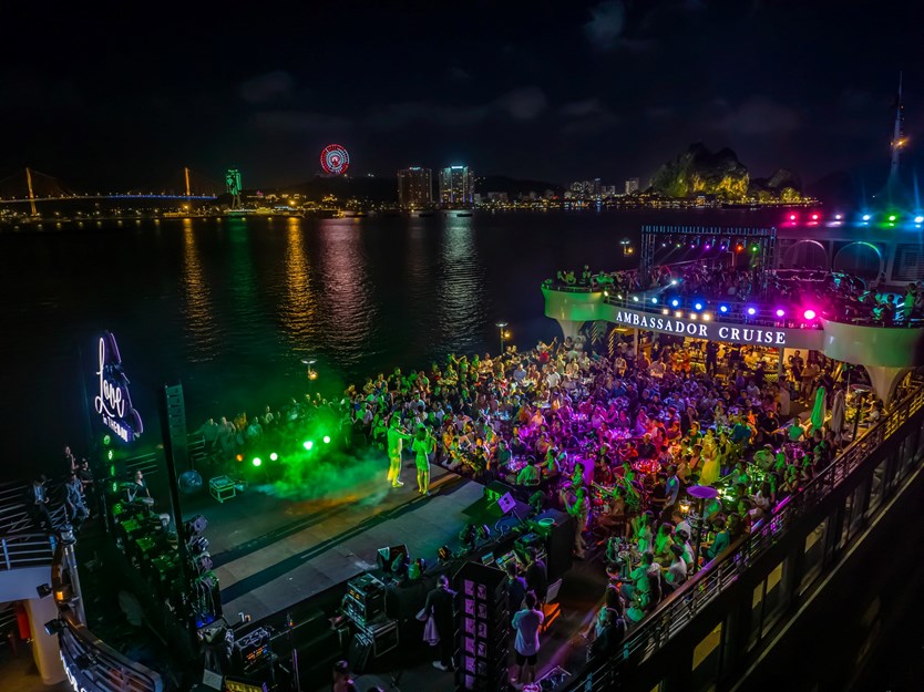 Du thuyền ăn tối 5 sao Ambassador Dinner cruise