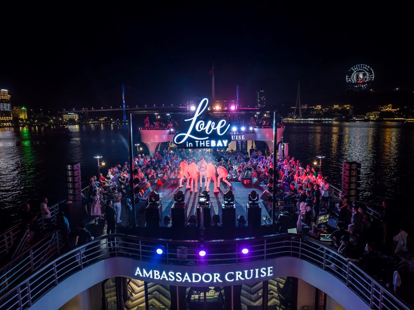 Du thuyền ăn tối 5 sao Ambassador Dinner cruise