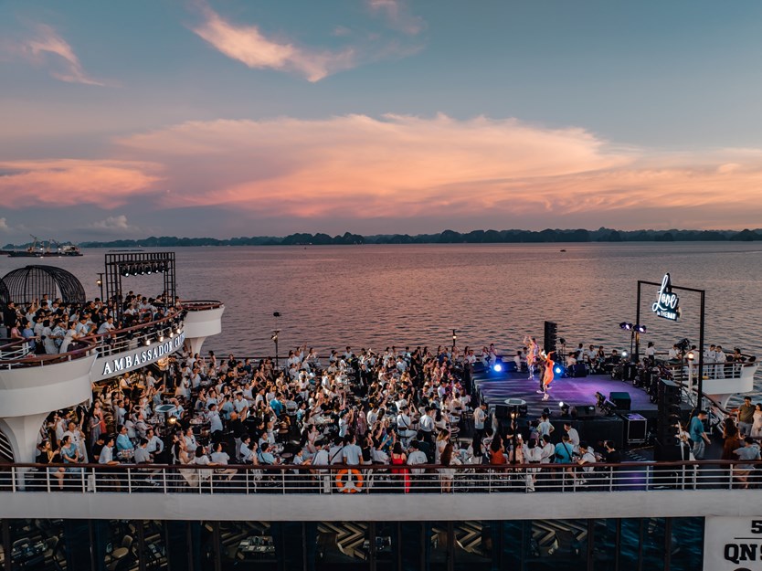 Du thuyền ăn tối 5 sao Ambassador Dinner cruise