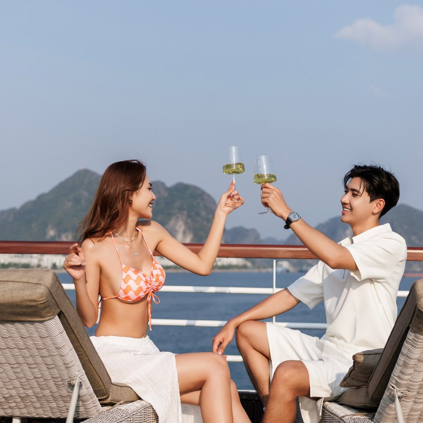Du thuyền ăn tối 5 sao Ambassador Dinner cruise