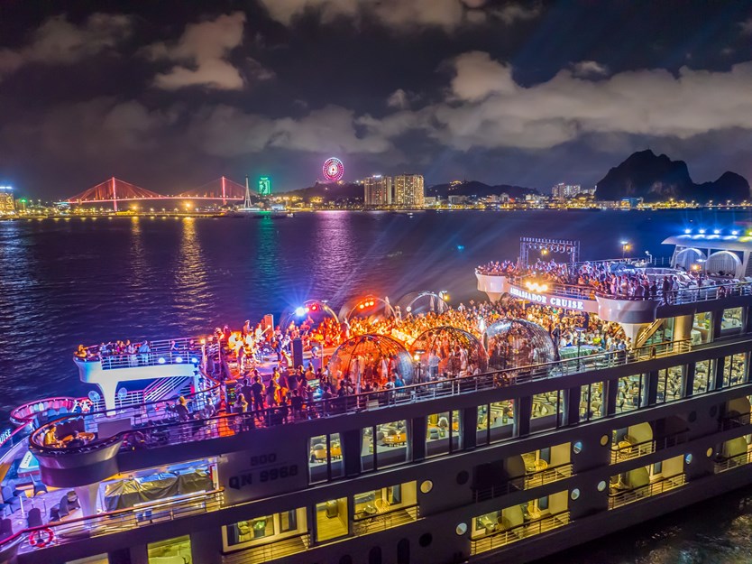Du thuyền ăn tối 5 sao Ambassador Dinner cruise