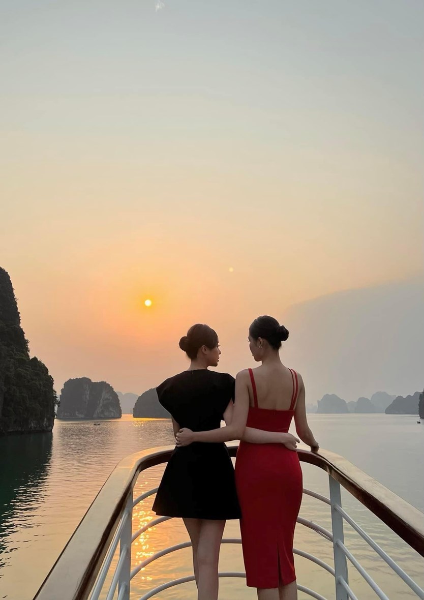 Du thuyền ăn tối 5 sao Ambassador Dinner cruise