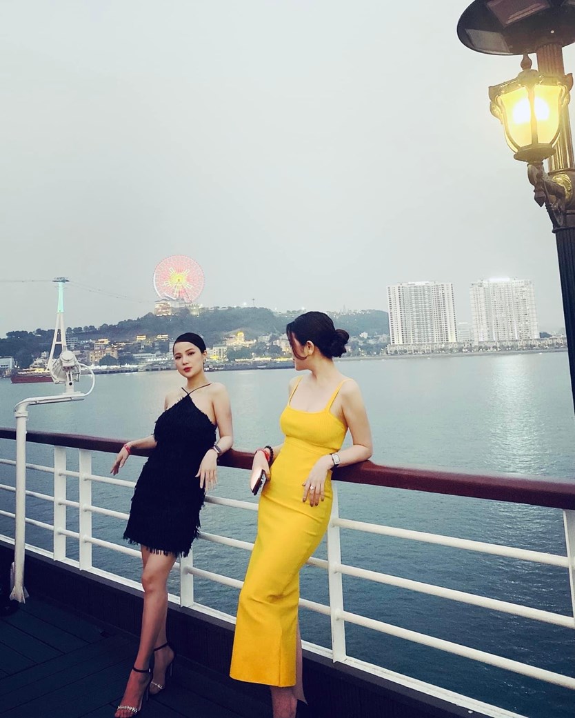 Du thuyền ăn tối 5 sao Ambassador Dinner cruise