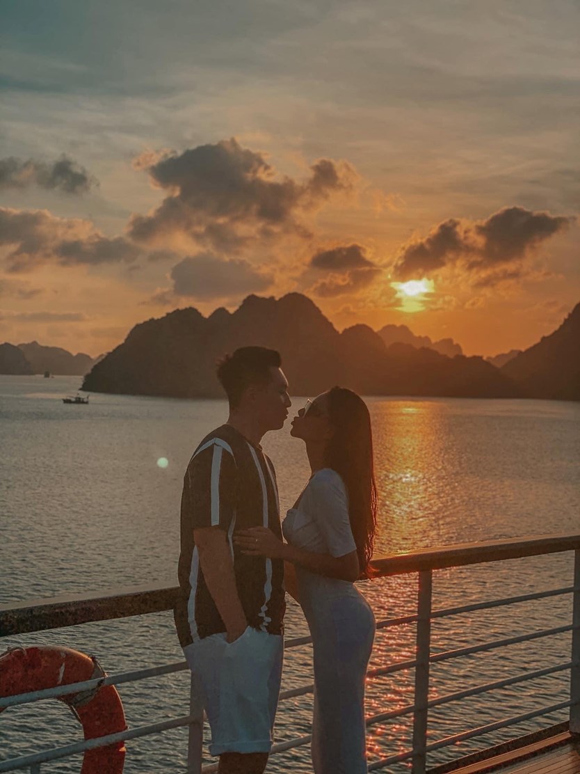 Du thuyền ăn tối 5 sao Ambassador Dinner cruise