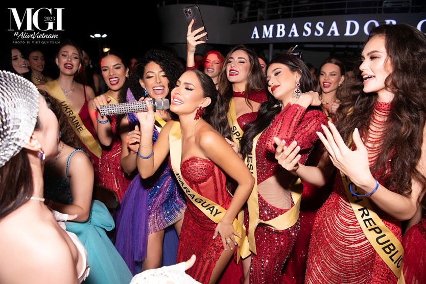 Du thuyền ăn tối 5 sao Ambassador Dinner cruise