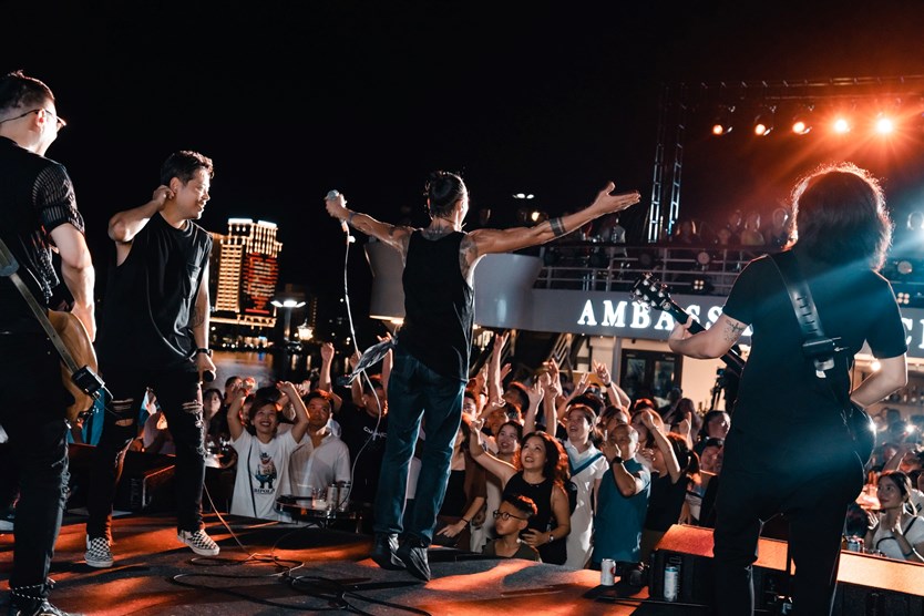 Du thuyền ăn tối 5 sao Ambassador Dinner cruise