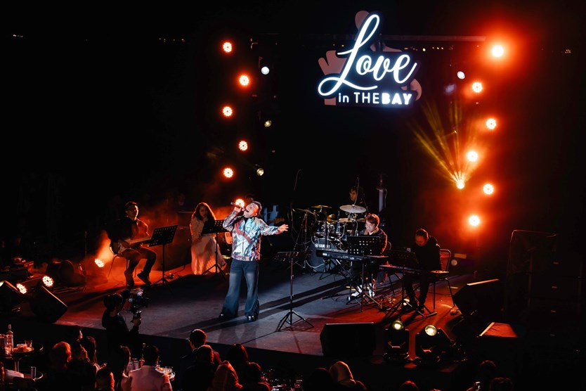 Du thuyền ăn tối 5 sao Ambassador Dinner cruise