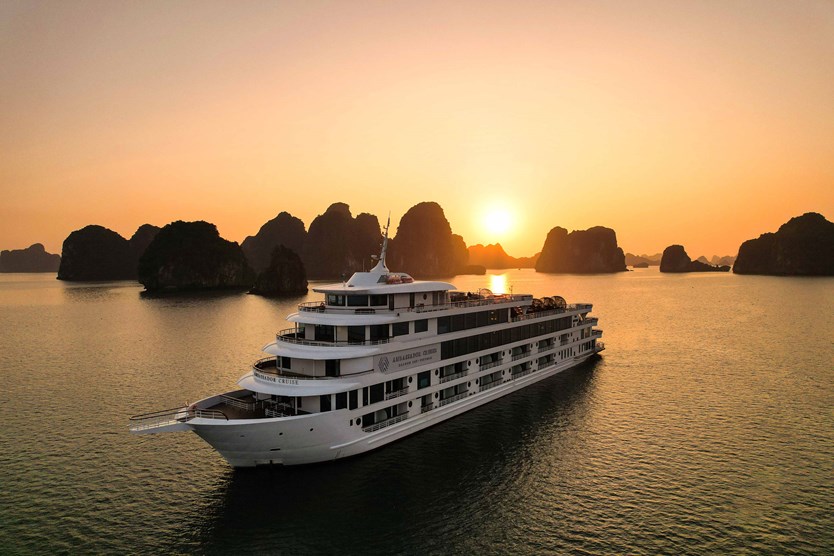 Du thuyền ăn tối 5 sao Ambassador Dinner cruise