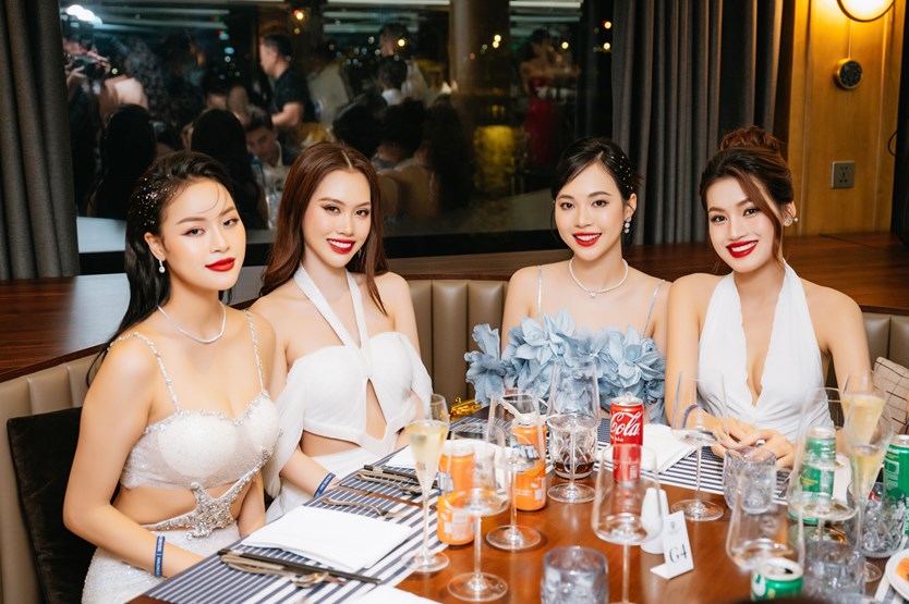 Du thuyền ăn tối 5 sao Ambassador Dinner cruise