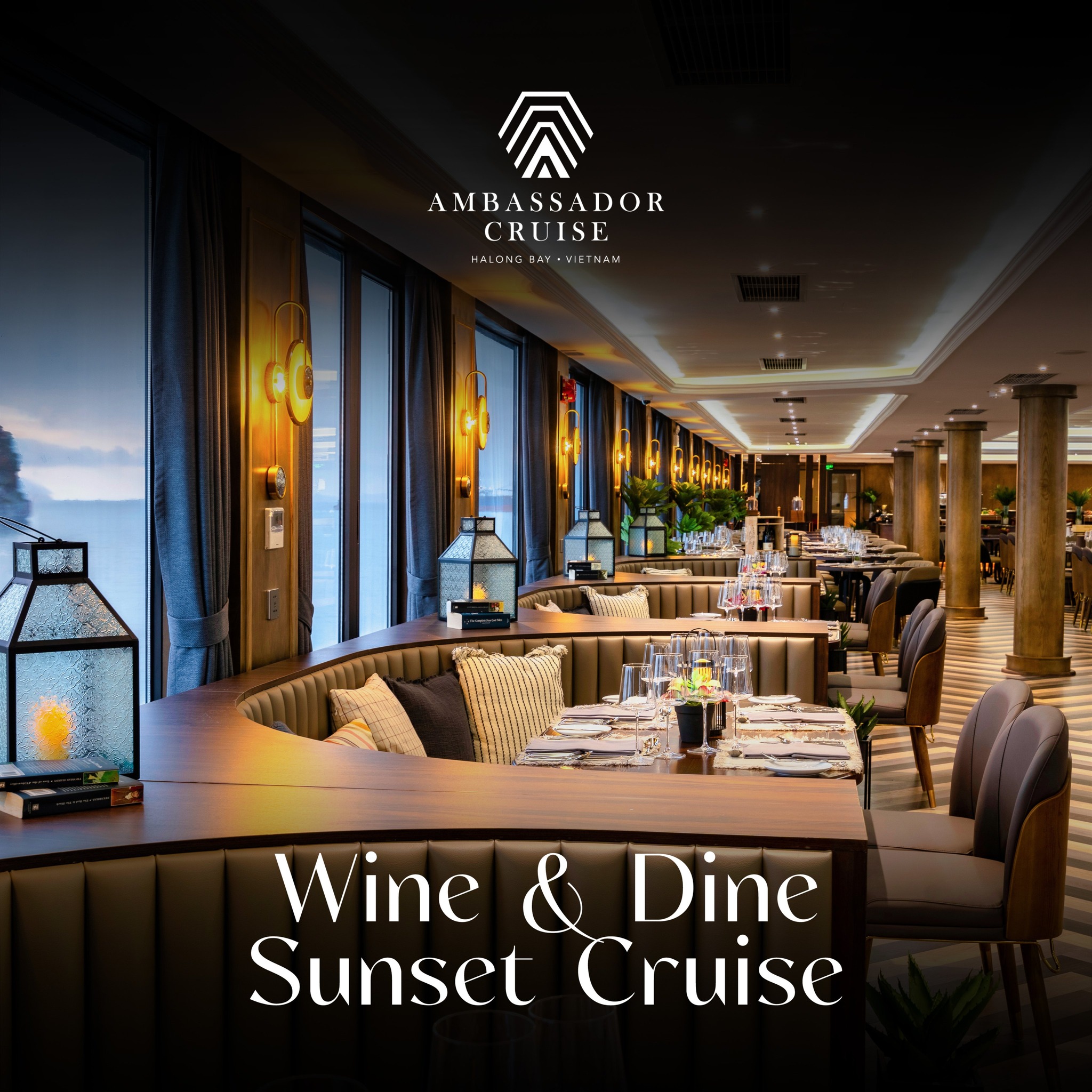 Không gian nhà hàng sang trọng trên du thuyền ăn tối Ambassador Dinner cruise