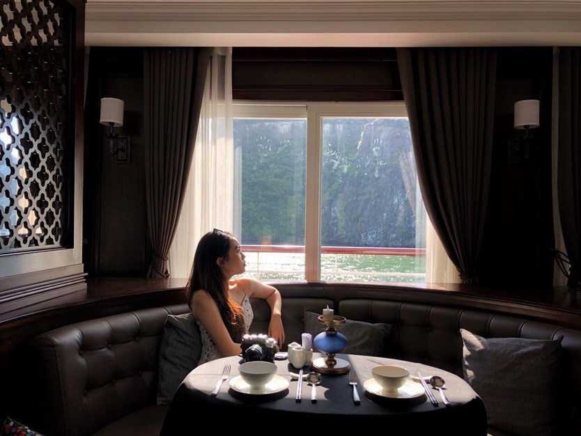 Du thuyền Ambassador Signature 5 sao vịnh Lan Hạ