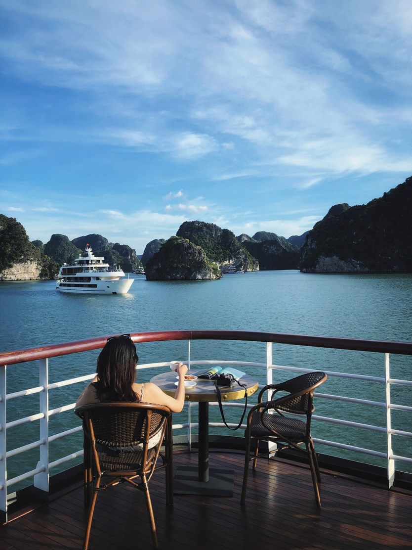 Du thuyền Ambassador Signature 5 sao vịnh Lan Hạ