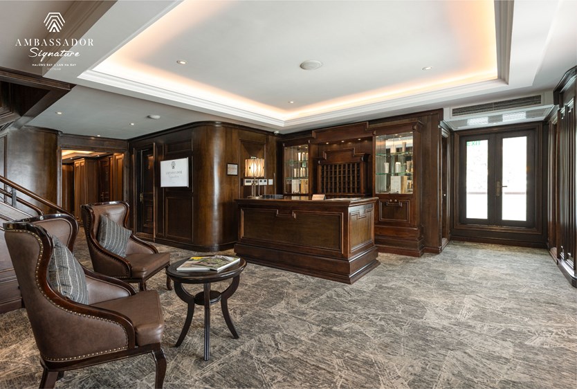 Du thuyền Ambassador Signature 5 sao vịnh Lan Hạ