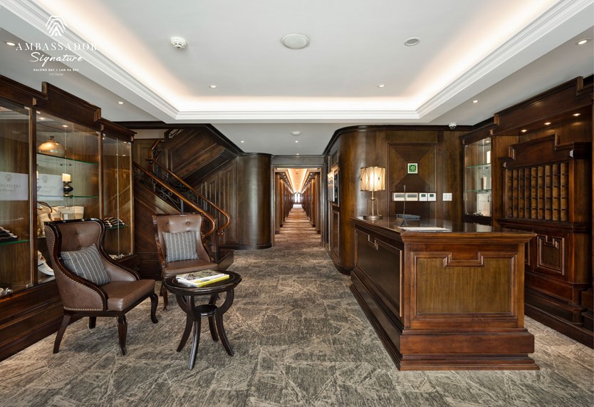 Du thuyền Ambassador Signature 5 sao vịnh Lan Hạ