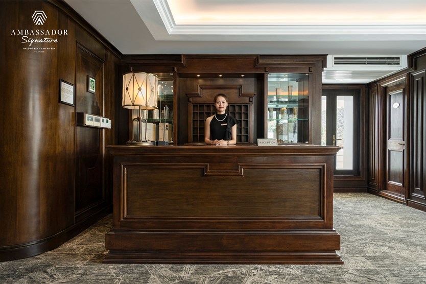 Du thuyền Ambassador Signature 5 sao vịnh Lan Hạ