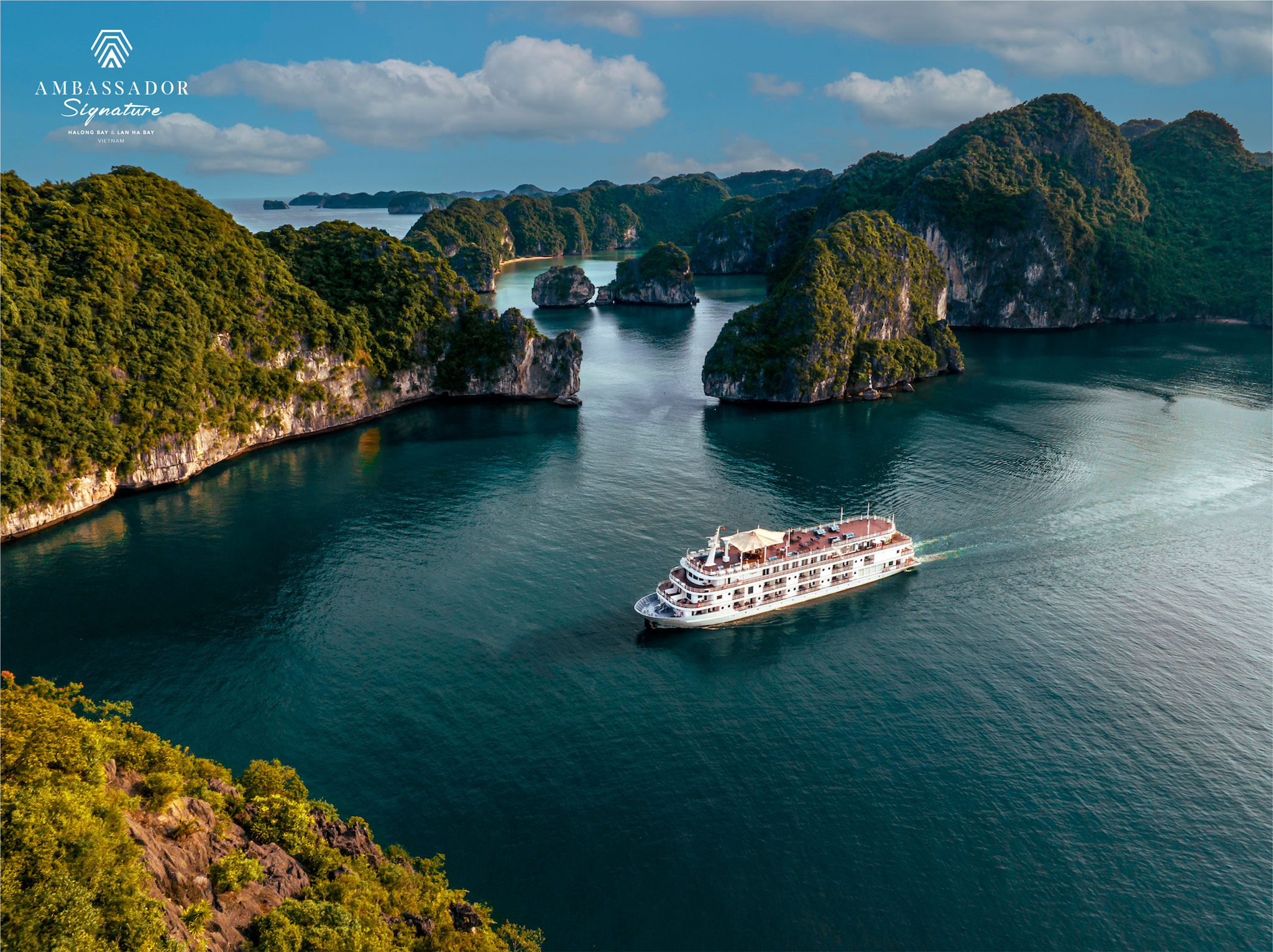 Du thuyền 5* Ambassador Signature 39 cabin phòng nghỉ hạng sang hoạt động trên vịnh Lan Hạ nhưng vẫn đón khách từ Hạ Long