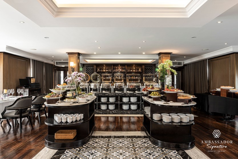 Du thuyền Ambassador Signature 5 sao vịnh Lan Hạ