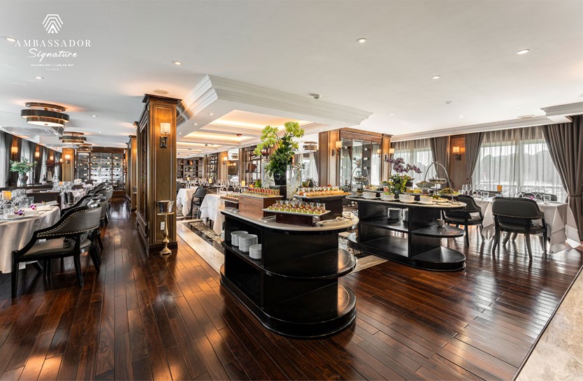 Du thuyền Ambassador Signature 5 sao vịnh Lan Hạ