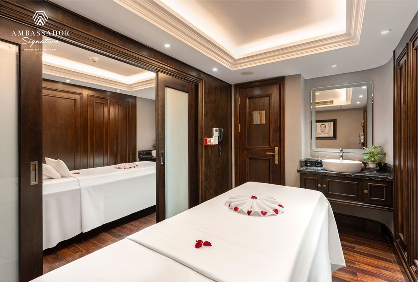 Du thuyền Ambassador Signature 5 sao vịnh Lan Hạ