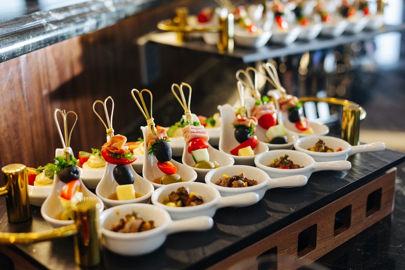 Du thuyền Iris cruise tour Hạ Long 6h trong ngày