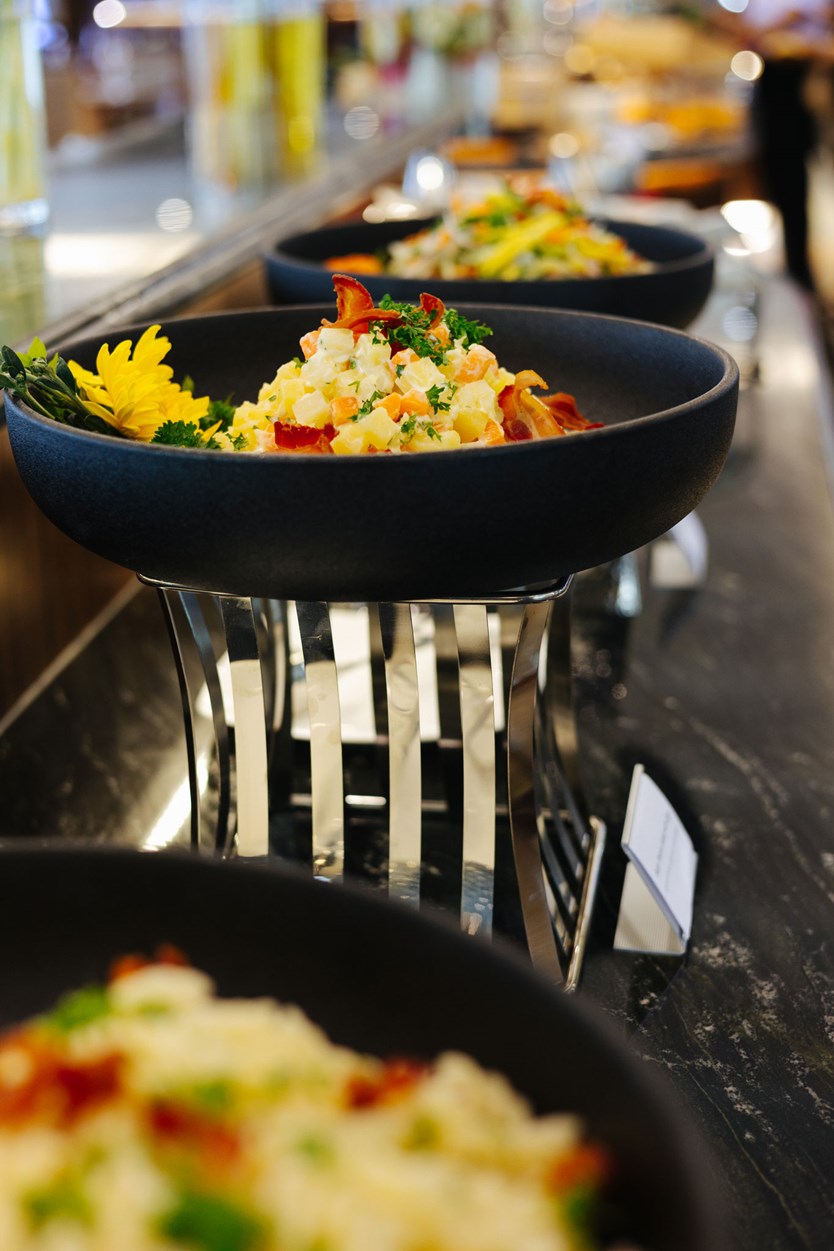 Du thuyền Iris cruise tour Hạ Long 6h trong ngày