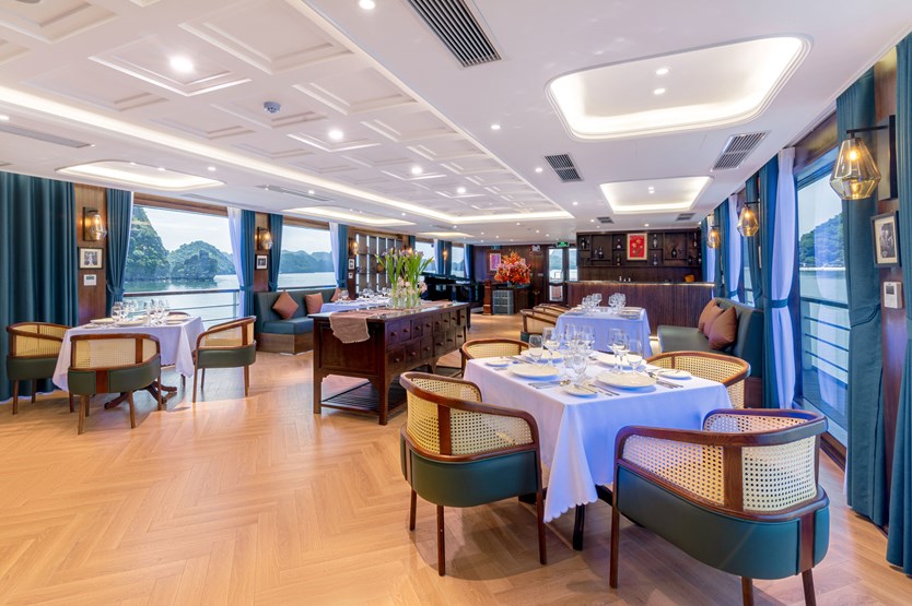Du thuyền Iris cruise tour Hạ Long 6h trong ngày
