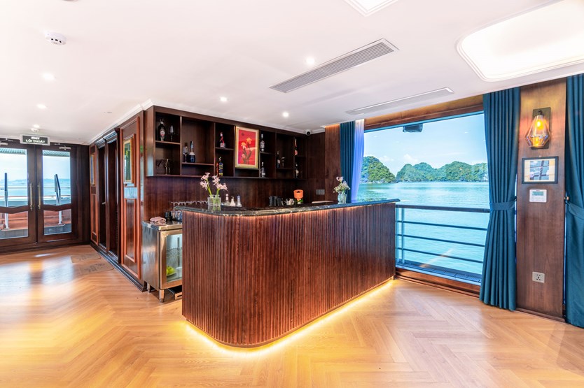 Du thuyền Iris cruise tour Hạ Long 6h trong ngày