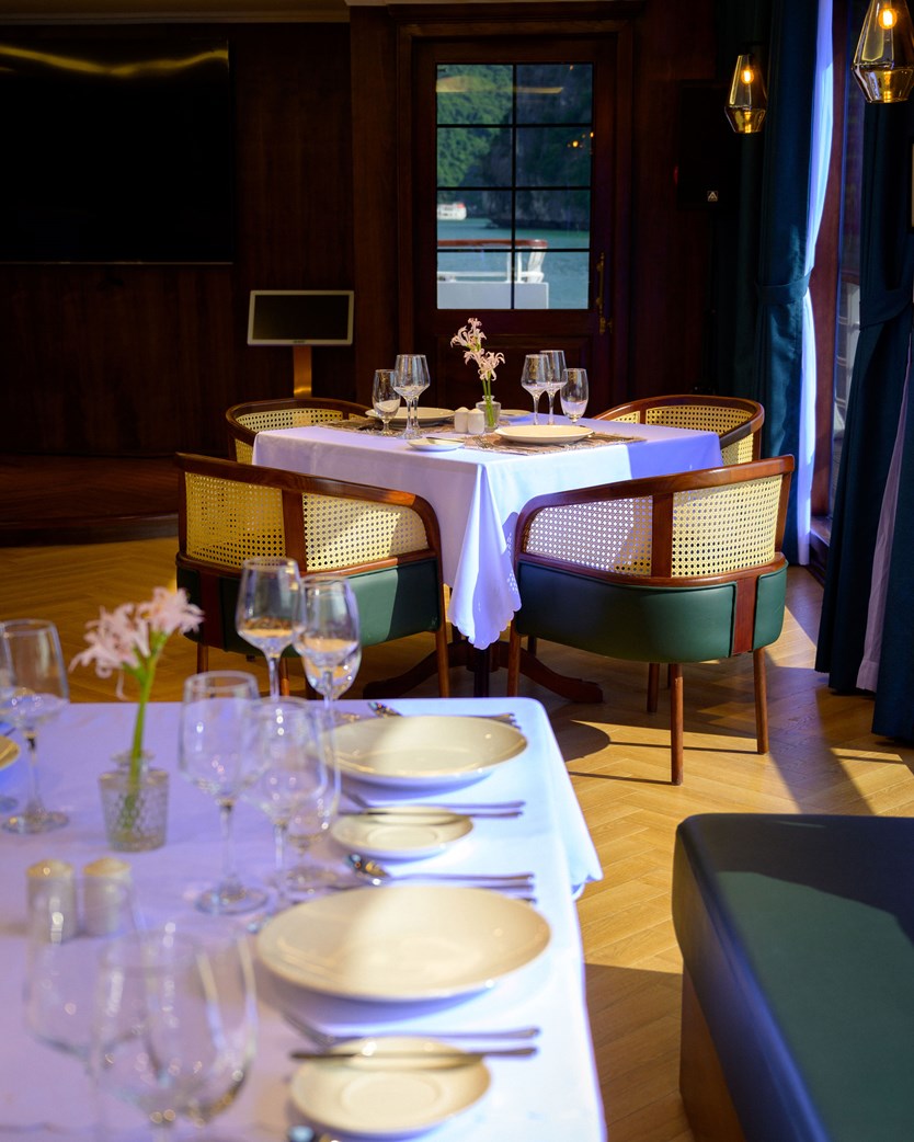 Du thuyền Iris cruise tour Hạ Long 6h trong ngày