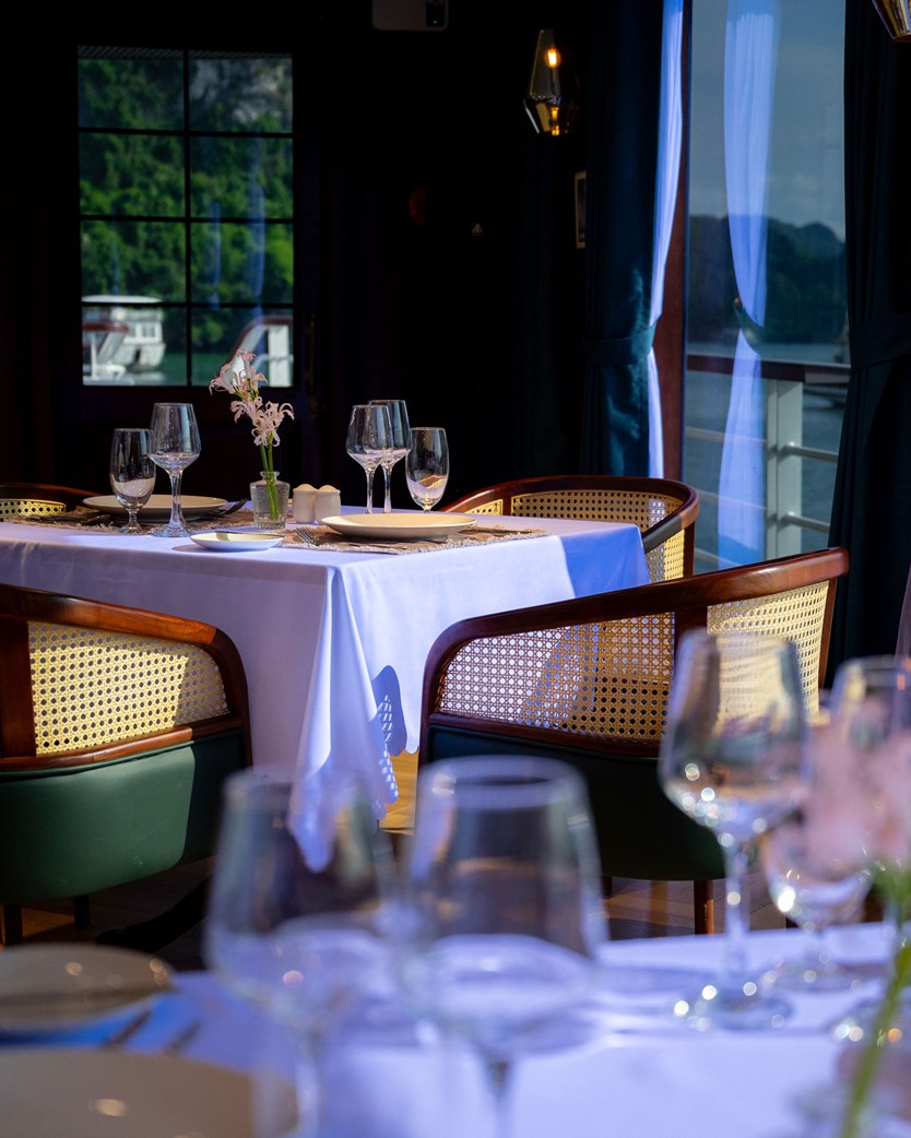 Du thuyền Iris cruise tour Hạ Long 6h trong ngày