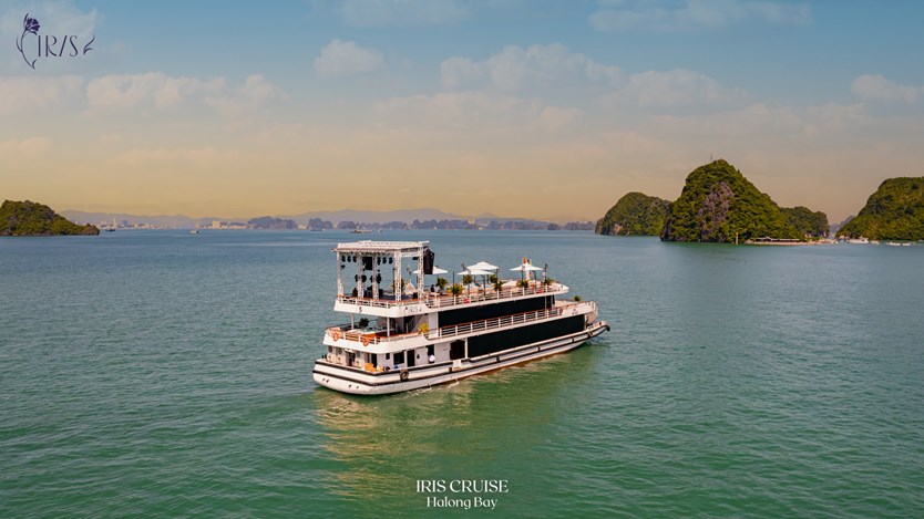 Du thuyền Iris cruise tour Hạ Long 6h trong ngày