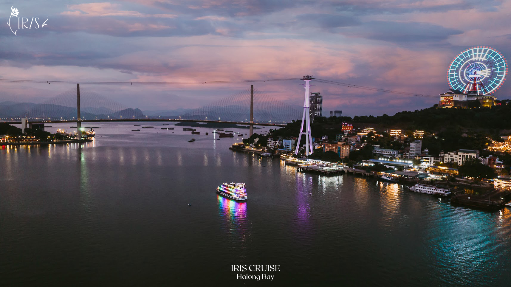 Du thuyền Iris cruise ngoài lịch trình tham quan vịnh Hạ Long trong ngày còn có tour ăn tối xuất phát từ cảng tàu khách Hạ Long (bến Sun Group)