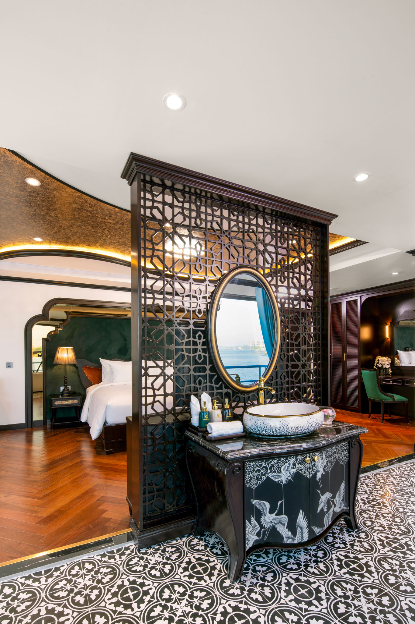 Hạng phòng Grand Suite rộng 85m2 trên du thuyền Catherine cruise Hạ Long